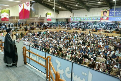 تصاویر/ حضور رئیس جمهور در جمع مردم سقز