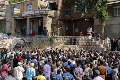 تصاویر/ حضور رئیس جمهور در بین اهالی روستای «قلعه‌جی» شهرستان سروآباد کردستان