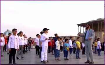 فیلم | همخوانی دهه‌نودی‌های اصفهان در آستانه "عید غدیر"