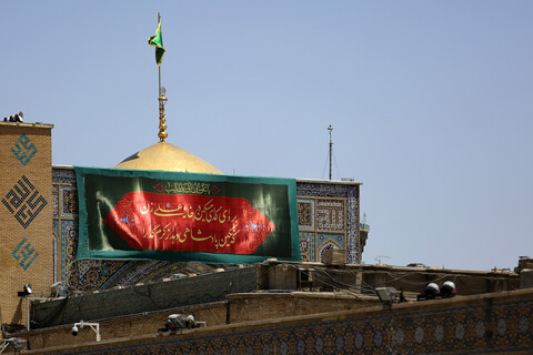 تصاویر/ حال و هوای حرم مطهر رضوی در دهه ولایت