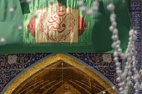 تصاویر/ حال و هوای حرم مطهر رضوی در دهه ولایت