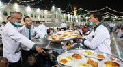حرم امام رضا (ع) میں عید غدیر کی مناسبت سے متبرک دسترخوان کا اہتمام