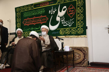 مراسم جشن و شادی و عمامه گذاری طلاب حوزه علمیه قم در روز عید غدیر