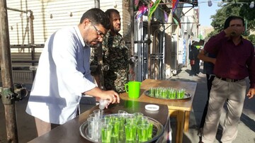 تصاویر/ ایستگاه صلواتی گروه جهادی من القلوب مدرسه علمیه امام صادق (ع) بیجار به مناسبت عید غدیر خم