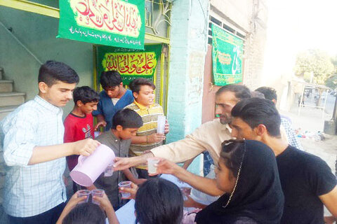برپایی ایستگاه صلواتی بمناسبت عید غدیر در محله آقاجان کرمانشاه