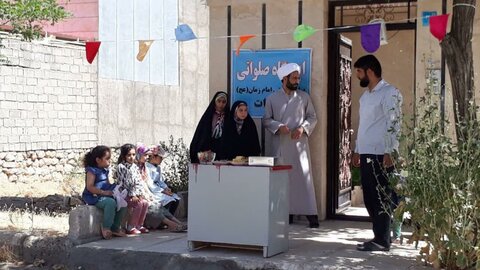 تصاویر/ ایستگاه صلواتی توسط گروه جهادی من القلوب مدرسه علمیه امام صادق (ع) بیجار به مناسبت عید غدیر خم
