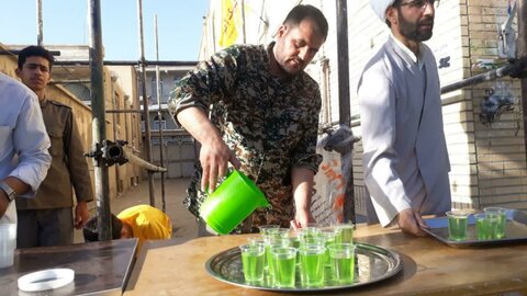 تصاویر/ ایستگاه صلواتی توسط گروه جهادی من القلوب مدرسه علمیه امام صادق (ع) بیجار به مناسبت عید غدیر خم