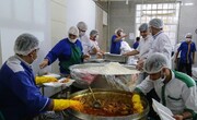 طبخ و توزیع ۷۵ هزار پرس غذای گرم در شب و روز عید غدیر
