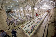 بالصور/ابتهاجاً بيوم الغدير الأغر العتبة العلوية المقدسة تقدم قطعة من الكيك بطول ۱۴۳۳ متر للزائرين الكرام