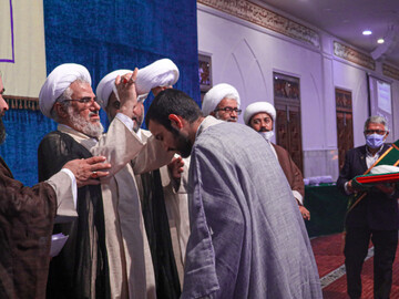 تصاویر/ عمامه‌گذاری جمعی از طلاب هرمزگان