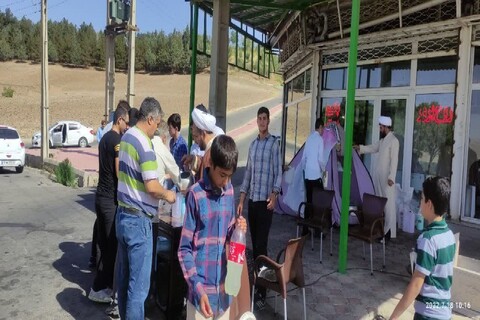 تصاویر/ ایستگاه صلواتی طلاب شاهین دژ در روز غدیر