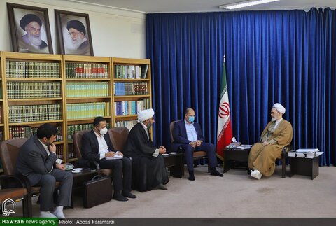 بالصور/ رئيس الجامعة الإسلامية في لبنان يلتقي بآية الله الأعرافي بقم المقدسة