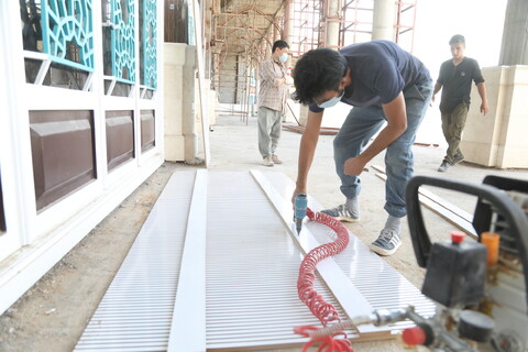 آماده‌سازی  نمایشگاه "مسجد جامعه پرداز" در شبستان بقیع مسجد مقدس جمکران
