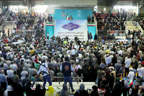 تصاویر/ دیدار رئیس جمهور با اقشار مختلف مردم اراک