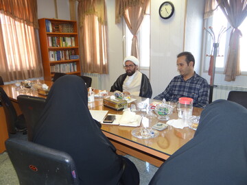 راه های تقویت همکاری ستاد اقامه نماز و حوزه خواهران استان مرکزی بررسی شد