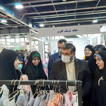 پوشاک عفیفانه ایرانی-اسلامی را در فضای مجازی معرفی و تبلیغ کنیم