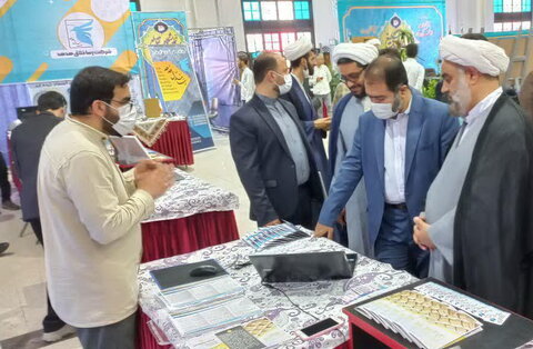 حضور تیم ایده های خانه خلاق و نوآوری اشراق قم در نمایشگاه تقاطع نوآوری اصفهان