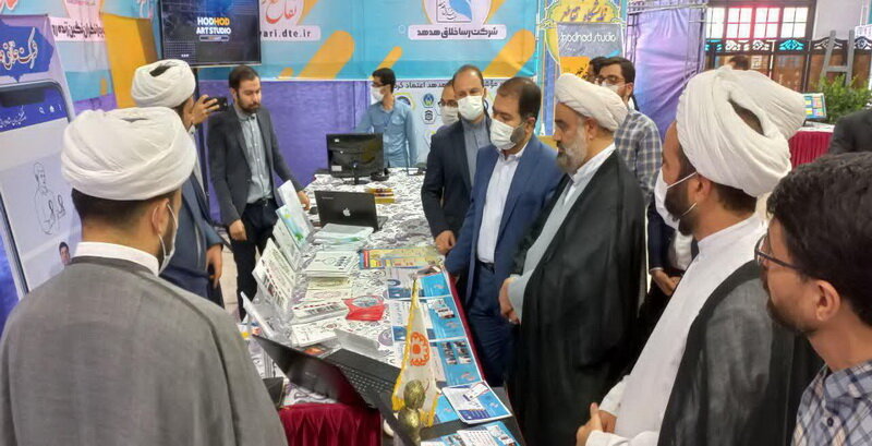 حضور تیم ایده های خانه خلاّق و نوآوری اشراق قم در نمایشگاه تقاطع نوآوری اصفهان