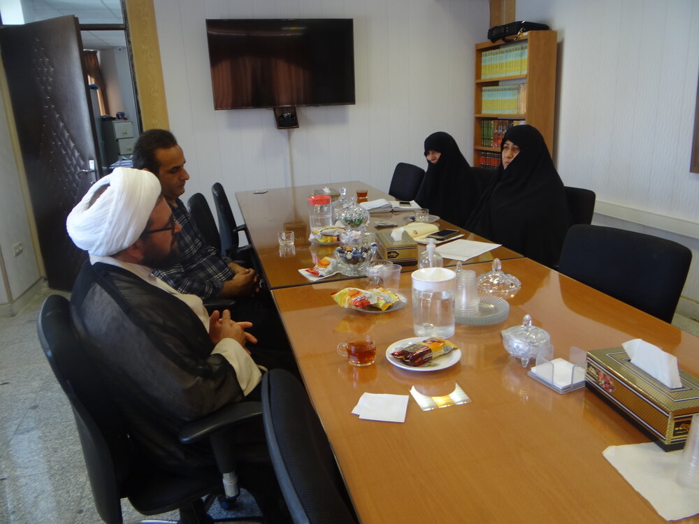 راه های تقویت همکاری ستاد اقامه نماز و حوزه خواهران استان مرکزی بررسی شد