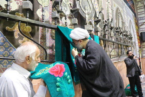 مراسم سنتی سیاه پوش کردن تکیه حاج سید حسن قم
