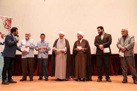 تصاویر / گردهمایی فعالان قرآنی  با حضور امام جمعه قزوین