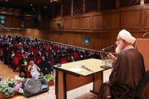 تصاویر / گردهمایی فعالان قرآنی  با حضور امام جمعه قزوین