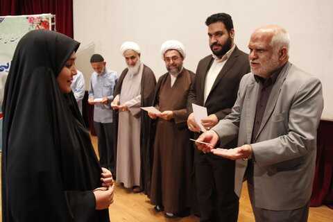 تصاویر / گردهمایی فعالان قرآنی  با حضور امام جمعه قزوین