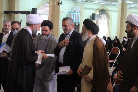 تصاویر / نشست مشترک روحانیون همدانی با نماینده ویژه رئیس جمهور در امور روحانیت