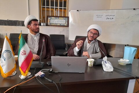 تصاویر/ دوره یکروزه دانش افزایی « طرح سوال» در حوزه علمیه کرمانشاه