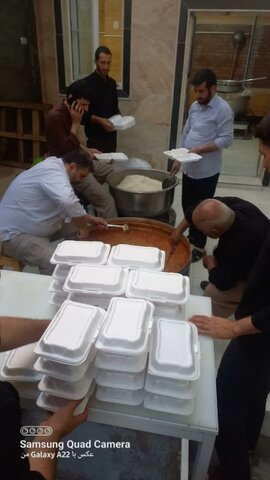 تصاویر/ پخت و توزیع غذای شب اول محرم توسط مدرسه خاتم الانبیاء (ص) سنندج