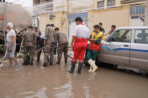 تصاویر/امدادرسانی جهادگران در سراسر استان یزد به سیل زدگان
