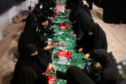 تصاویر/ بسته‌بندی لباس‌های ویژه همایش شیرخوارگان حسینی در حرم حضرت معصومه(س)