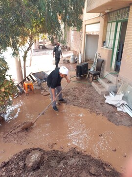 تصاویر/ کمک‌رسانی طلاب جهادی شهرستان رفسنجان در سیل اخیر
