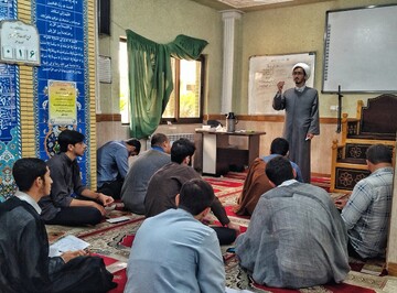طلاب آستانه اشرفیه روش های مداحی و روضه خوانی را فرا گرفتند