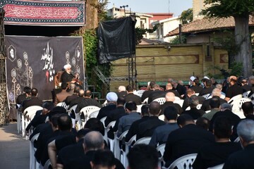 کسی که کار مردم را به تأخیر می‌اندازد، مجرم است