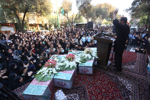 تشییع پیکر سه شهید تازه تفحص شده در اصفهان
