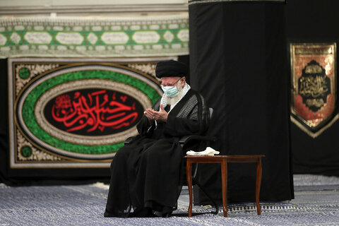 بالصور/ الليلة الأولى لمجلس عزاء سيّد الشهداء (ع) في حسينيّة الإمام الخمينيّ (قده)