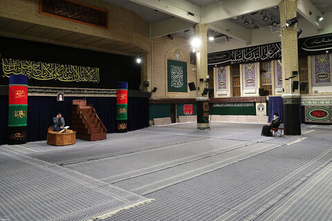 بالصور/ الليلة الأولى لمجلس عزاء سيّد الشهداء (ع) في حسينيّة الإمام الخمينيّ (قده)