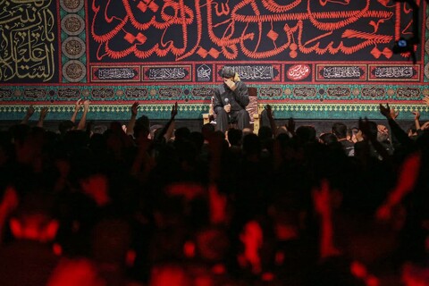 مراسم عزاداری شب هشتم محرم در هیئت فدائیان حسین (ع) اصفهان
