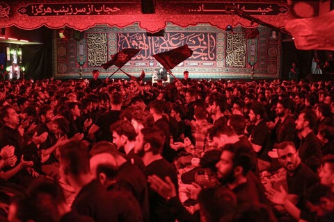 مراسم عزاداری شب هشتم محرم در هیئت فدائیان حسین (ع) اصفهان
