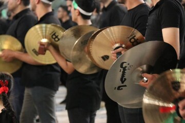 تصاویر/ عزاداری شب تاسوعای حسینی در حرم محمد هلال بن علی (ع)آران و بیدگل