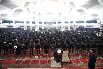 قم در عاشورای حسینی غرق در عزا و ماتم شد+اقامه نماز جماعت ظهر