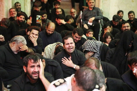 تصاویر / مراسم شب عاشورای حسینی در مسجد اعظم قم