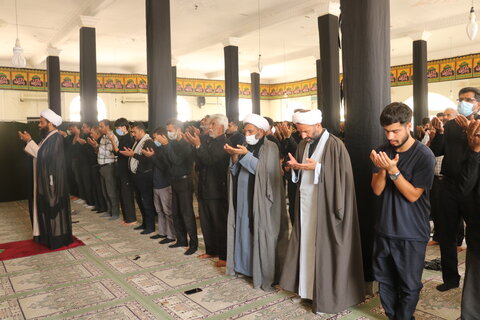 تصویر/ اقامه نماز ظهر عاشورا خمیر