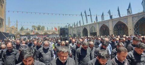 تصاویر/ اقامه نماز ظهر عاشورا با حضور پرشور مردم قزوین