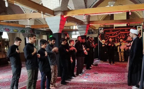 تصاویر/ مراسم عزاداری طلاب مدرسه علمیه شیخ الاسلام قزوین