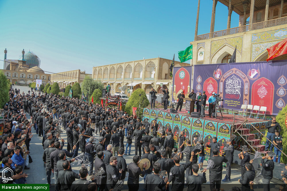 تصاویر/ حال و هوای میدان امام اصفهان در روز عاشورا