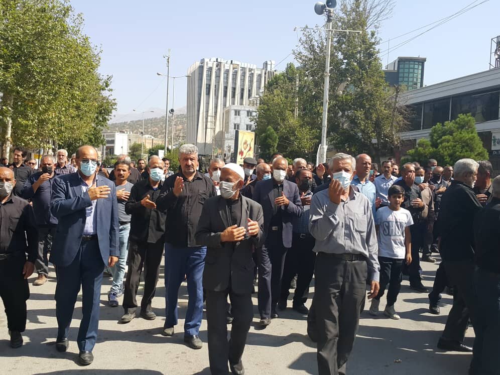 گوشی عزاداری مردم شهر یاسوج در روز عاشورای حسینی