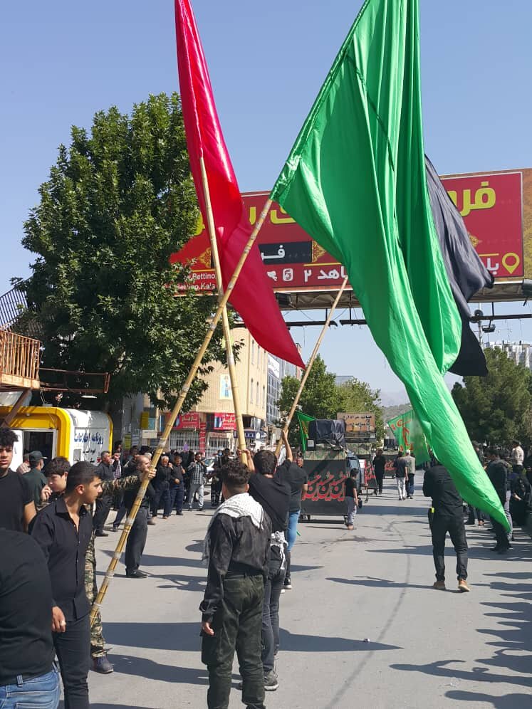 گوشی عزاداری مردم شهر یاسوج در روز عاشورای حسینی