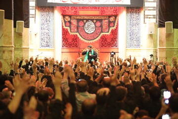 تصاویر / مراسم شام غریبان ابا عبدالله الحسین (ع) در مسجد اعظم قم